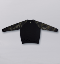 Lade das Bild in den Galerie-Viewer, Camo Raglan Longsleeve
